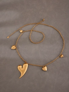 Détails du collier double cœur doré avec placage en or 18 carats sur acier poli