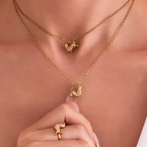 Set collana e anello con pendente a cane in acciaio inossidabile dorato 18k e zirconi