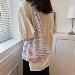 Schicke mehrfarbige Häkel-Stricktasche für Damen mit geräumigem, hohlem Mesh-Design