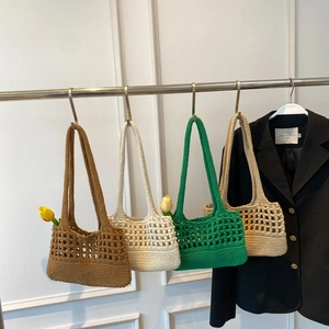 Borse tote all'uncinetto fatte a mano in marrone e beige con elegante design a maglia