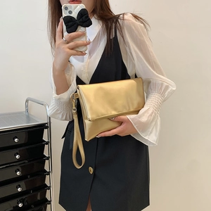 Bolso de mano tipo sobre plegable dorado champán para mujer con correa para la muñeca formal