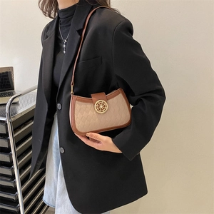 Sac sous les bras rétro à carreaux contrastés avec boucle de gouvernail dorée