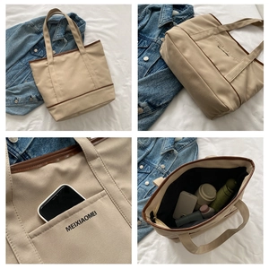 Détails du sac cabas en toile kaki avec finitions cuir et vue sur l'espace intérieur