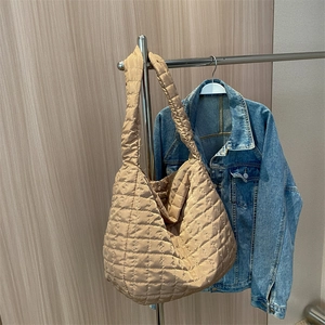 Large Quilted Tote Bag Lightweight Nylon Padded Puffer Shoulder Handbag For Women Daily Travel Casual Minimalist