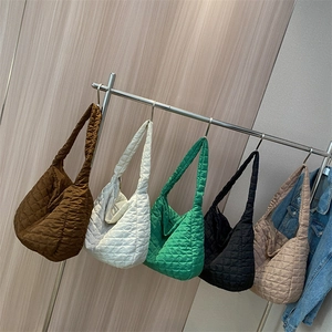 Quilted puffer tote bags in five colors with diamond patterns and large capacity design