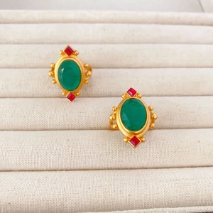 Bagues vintage en or avec pierres vert émeraude et accents rubis en coffret