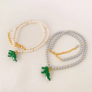 Collier de Perles avec Pendentif Éléphant en Émail Vert pour Femmes Chaîne en Cuivre Plaquée Or Bijoux Élégants
