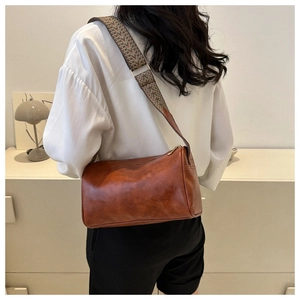 Borsa a cilindro retrò marrone con tracolla larga in jacquard decorativo