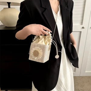 Square straw bucket bag with sunflower decor, pearl handle and golden chain strap
