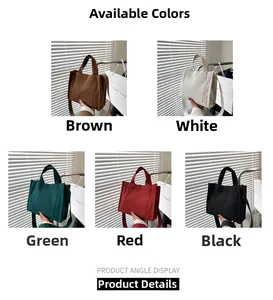 Détail de sacs cabas en velours côtelé vintage en cinq couleurs avec bandoulières amovibles