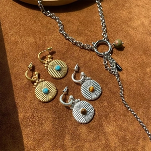Boucles D Oreilles Pièce Totem Tribal Rétro Français Laiton Avec Pierre Turquoise Oeil De Tigre Et Tige En Argent 925