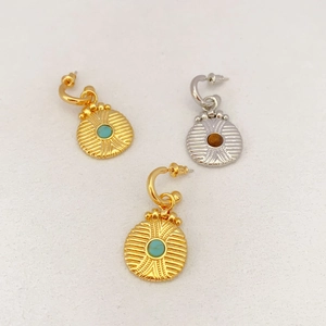 Boucles d'oreilles vintage totem en or avec incrustation de turquoise et œil de tigre