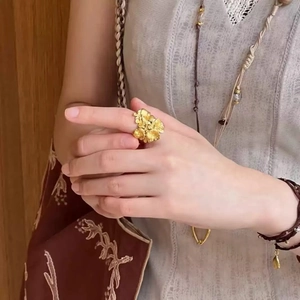 Golden flower cluster ring featuring a vintage matte finish and adjustable open band design