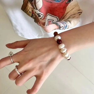 Baroque pearl bracelet with red agate beads and minimalist silver rings for women