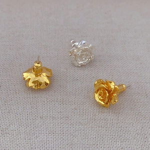 Boucles d'oreilles élégantes en forme de rose 3D, finitions dorée et argentée