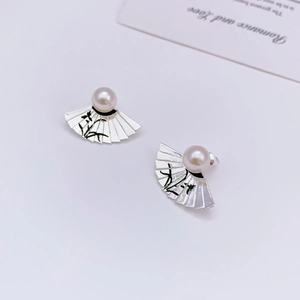 Elegant fan-shaped pearl earrings with Chinese ink bamboo pattern on silver base