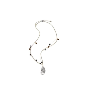 Collier bohème en corde beige avec pendentif goutte multicouche et perles gemmes