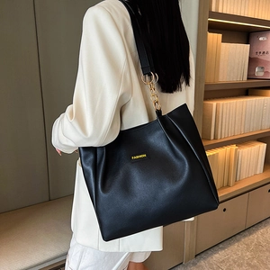 Minimalist black large capacity tote bag with gold chain and fashion logo on shoulder strap