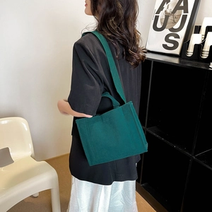 Sac fourre-tout en velours côtelé vert foncé avec bandoulière pour femme
