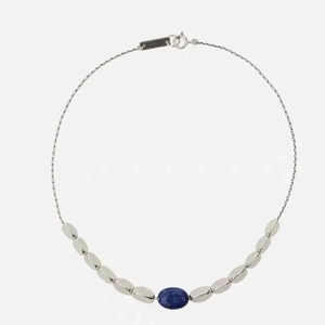 Collana minimalista in argento con lapislazzuli ovali e perle metalliche