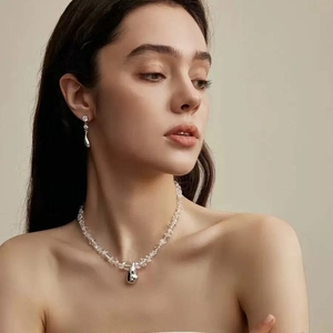 Ensemble fait main collier en perles de cristal et boucles d'oreilles goutte d'eau