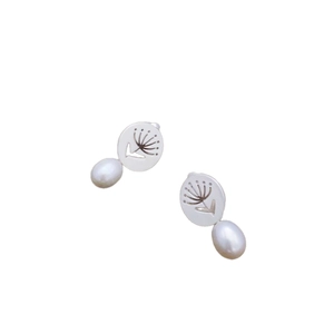 Elegant 925 silver oval brushed earrings with inlaid cultured pearls in pastoral style