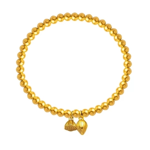 Elegante bracciale di perle dorate con ciondoli a forma di loto e bocciolo su sfondo bianco
