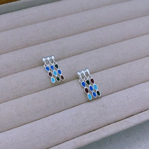 Elegante bunte Emaille-Wassertropfen-Ohrringe mit versilberter Oberfläche