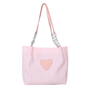 Borsa tote in tela rosa con applicazione cuore e tracolla a catena argentata