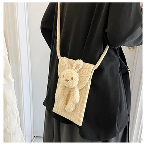Détail du sac à bandoulière en coton tissé à la main avec décoration de lapin en 3D