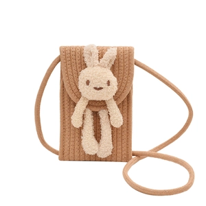 Sac bandoulière artisanal en corde de coton avec décoration lapin en peluche