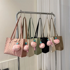 Vintage Large Capacity Checkerboard Tote Bag For Women Fashion PU Leather Shoulder Bag With Cute Plush Peach Pendant Accessory