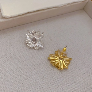 Daisy petal stud earrings in 18K gold and silver plating with cubic zirconia centers