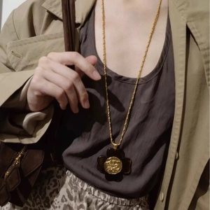 Retro brown clover flower pendant necklace on gold long chain for autumn sweaters