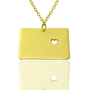 Collier minimaliste carte du Wyoming doré avec découpe cœur sur pendentif poli