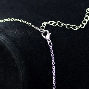 Collier carte du Portugal en acier argenté avec fermoir mousqueton et chaînette de réglage