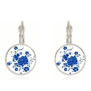 Ohrringe aus Porzellan mit blau-weißem Blumenmuster und silbernem Hebelverschluss-Design
