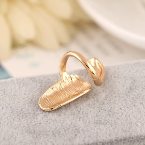 Fashionable gold alloy nail ring featuring vertical stripes and an adjustable open band