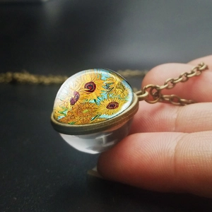Vintage Bronze-Halskette mit beidseitigem Glaskuppel-Van Gogh-Sonnenblumen-Anhänger
