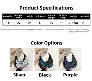 Dettaglio borsa a tracolla geometrica in pelle PU argento, nero e viola con riflessi