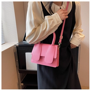Roze crossbodytas met lychee-korrel, verstelbare gouden gesp en decoratieve riemen
