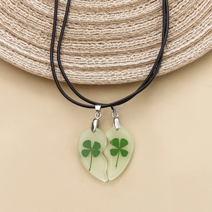 Heart Shaped Split Pendant Necklace With Real Dried Lucky Clover Glow In The Dark Luminous Resin Couples Friendship