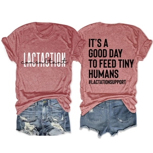 Détail du slogan IT'S A GOOD DAY TO FEED TINY HUMANS au dos d'un t-shirt vintage rouge