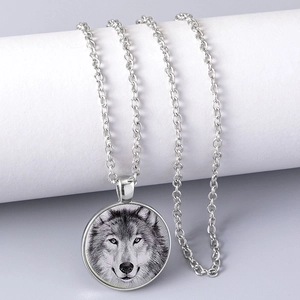Collana con ciondolo cabochon in vetro totem testa di lupo siberiano in metallo argento