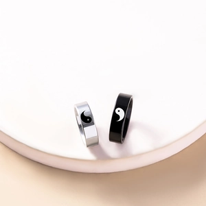Bagues de couple Yin Yang en acier inoxydable avec symboles Tai Chi noir et blanc