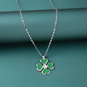 Collier Pendentif Coeur Trèfle à Quatre Feuilles Porte-Bonheur en Alliage Émail Vert Bijoux pour Femmes Collier Élégant