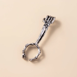 Skeletthand Zigarettenhalter Ring aus Vintage Silber mit detaillierter Knochenstruktur