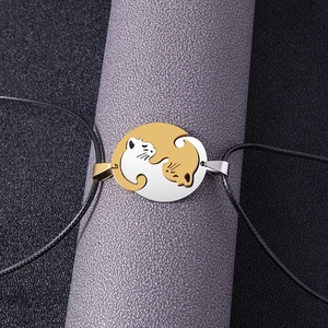 Passende Katzen-Yin-Yang-Paarhalsketten in Gold und Silber an schwarzer Schnur
