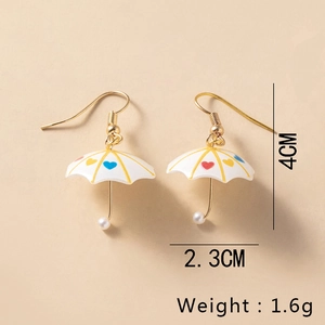 Detailed view of white umbrella earrings with heart patterns and dimensions 4x2.3cm