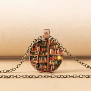 Vintage Bücherregal Anhänger Halskette Antike Bronze Legierung Glas Zeit Edelstein Literarisch Retro Schmuck Für Damen Herren